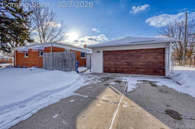 24831 Cottage Lane, Warren, MI 48089