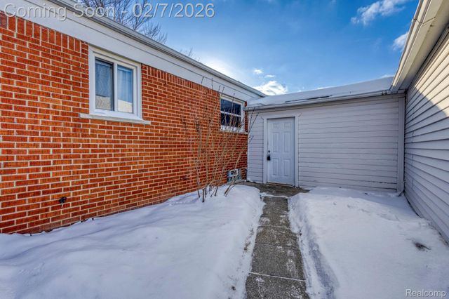 24831 Cottage Lane, Warren, MI 48089