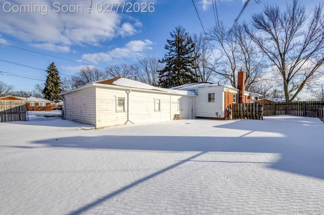 24831 Cottage Lane, Warren, MI 48089