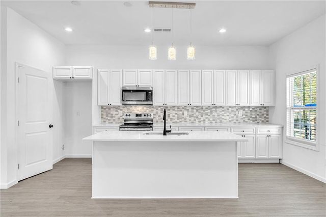 1136 Oak Knoll Terrace SE, Atlanta, GA 30315