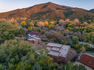 1612 Cerro Gordo Road, Santa Fe, NM 87501