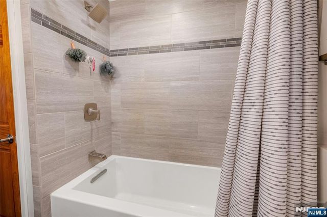 32 Overlook Road, West Milford, NJ 07480