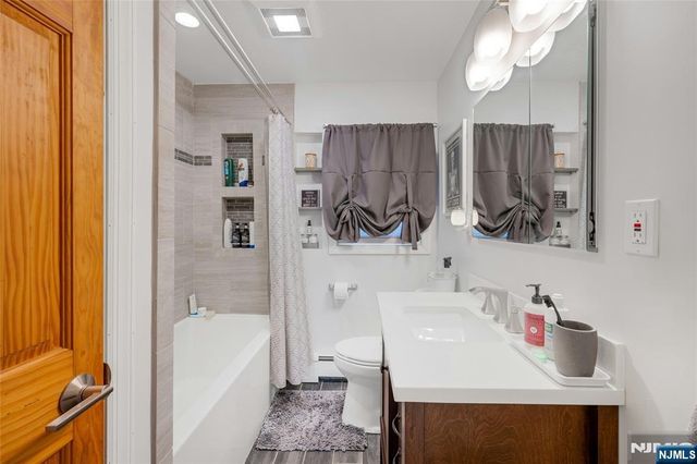 32 Overlook Road, West Milford, NJ 07480