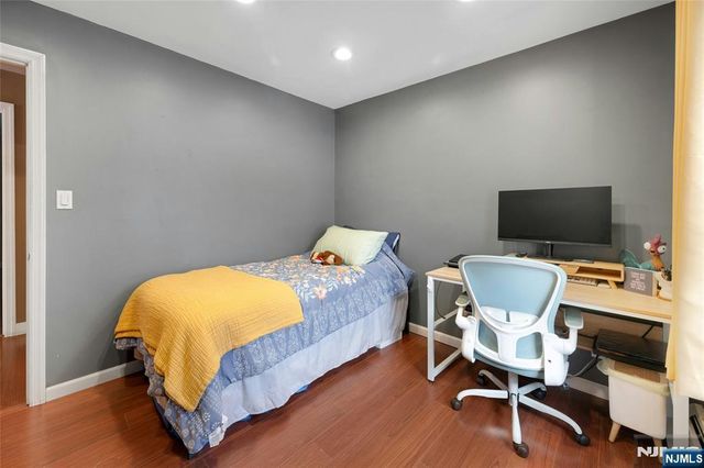 32 Overlook Road, West Milford, NJ 07480