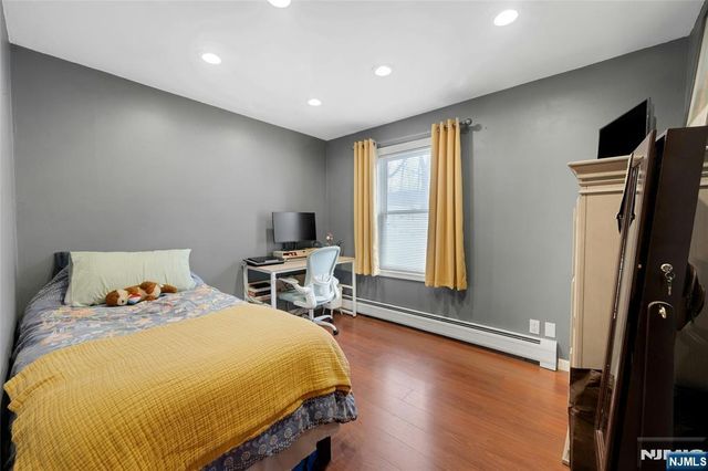 32 Overlook Road, West Milford, NJ 07480