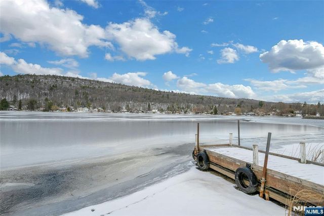 32 Overlook Road, West Milford, NJ 07480