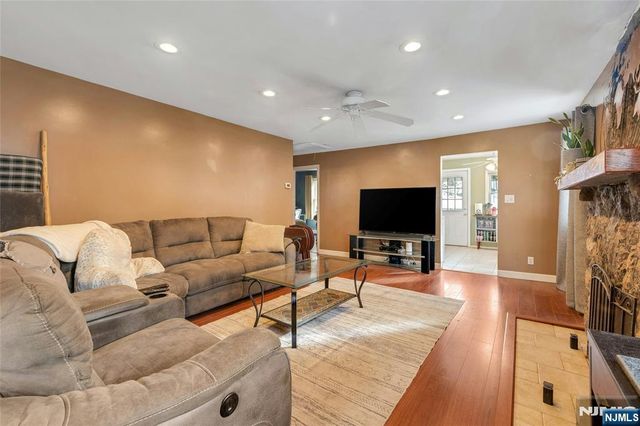 32 Overlook Road, West Milford, NJ 07480