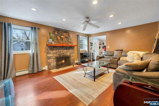 32 Overlook Road, West Milford, NJ 07480