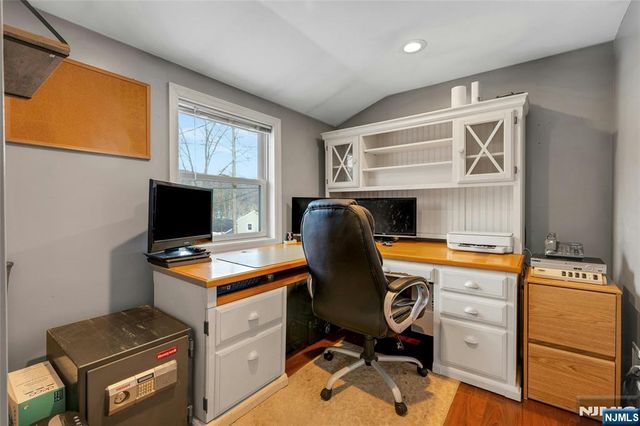 32 Overlook Road, West Milford, NJ 07480