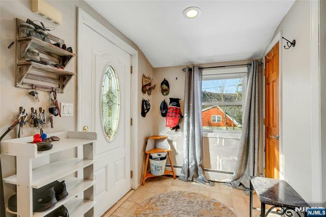 32 Overlook Road, West Milford, NJ 07480