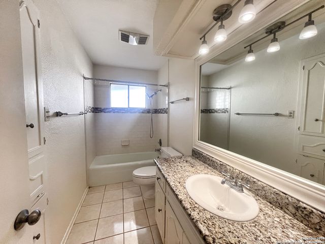 1438 Plumeria St, San Antonio, TX 78232