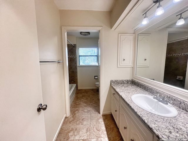 1438 Plumeria St, San Antonio, TX 78232