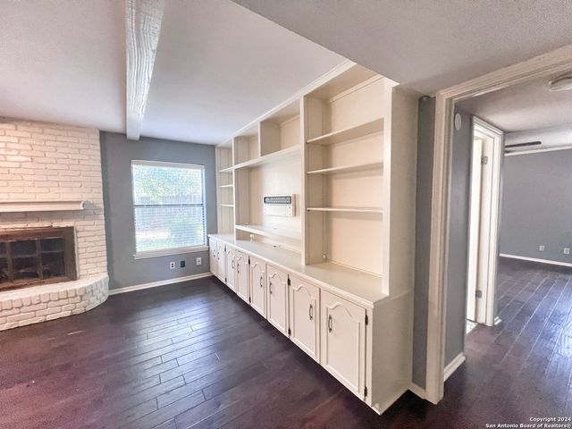 1438 Plumeria St, San Antonio, TX 78232