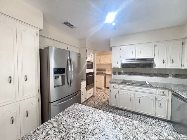 1438 Plumeria St, San Antonio, TX 78232