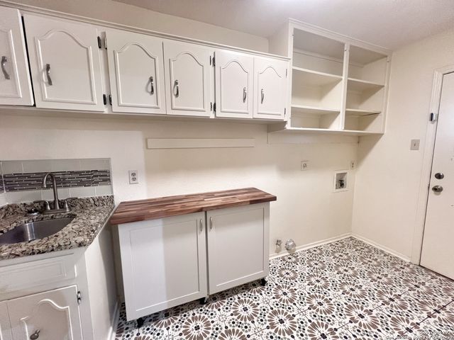 1438 Plumeria St, San Antonio, TX 78232