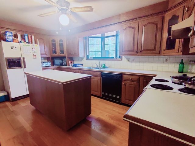 32 Morton Ave, Dartmouth, MA 02747