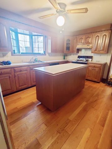 32 Morton Ave, Dartmouth, MA 02747