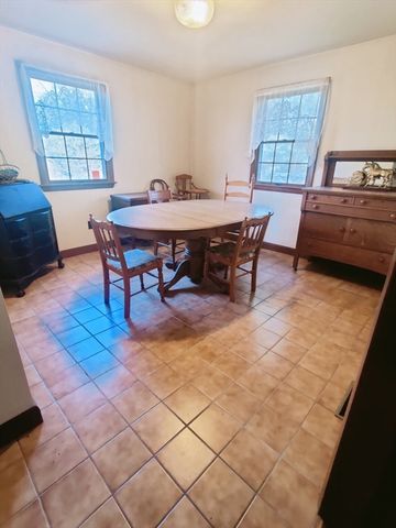 32 Morton Ave, Dartmouth, MA 02747