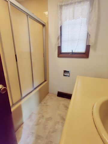 32 Morton Ave, Dartmouth, MA 02747