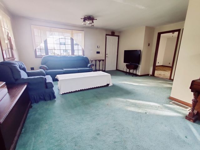 32 Morton Ave, Dartmouth, MA 02747