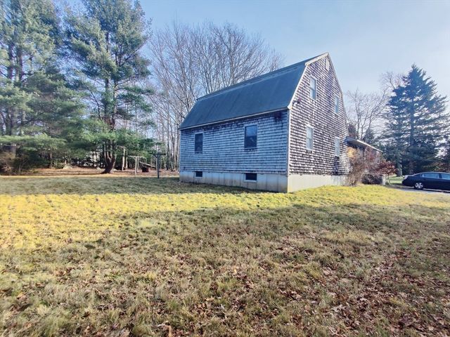 32 Morton Ave, Dartmouth, MA 02747