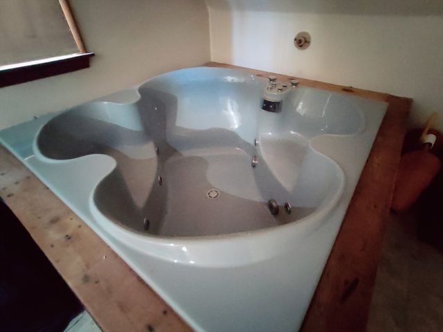 32 Morton Ave, Dartmouth, MA 02747