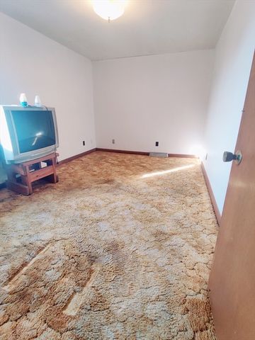 32 Morton Ave, Dartmouth, MA 02747