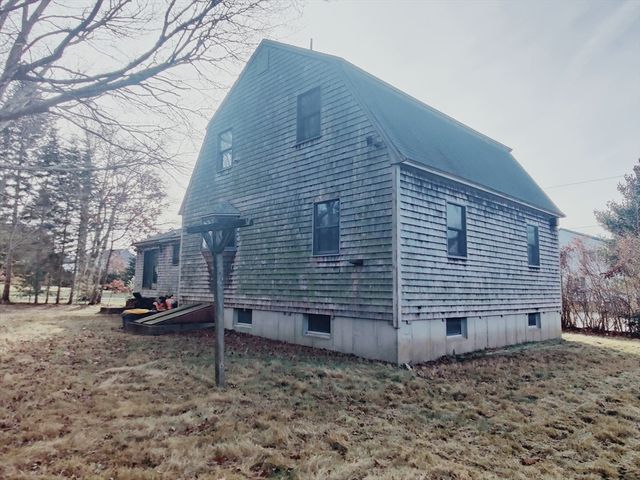 32 Morton Ave, Dartmouth, MA 02747