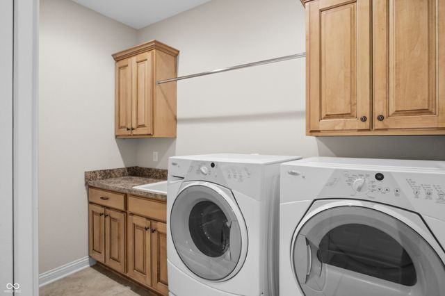 5115 Sanibel Drive, Columbus, IN 47203