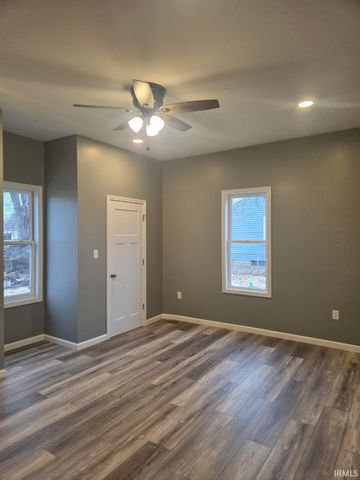 328 E OAK Street, Princeton, IN 47670