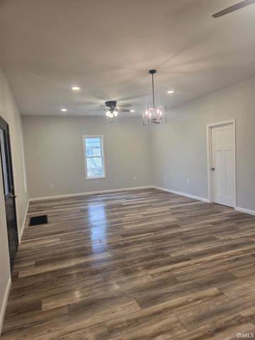 328 E OAK Street, Princeton, IN 47670