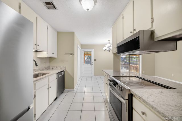 6735 Pineleaf Drive, Elmore, AL 36025