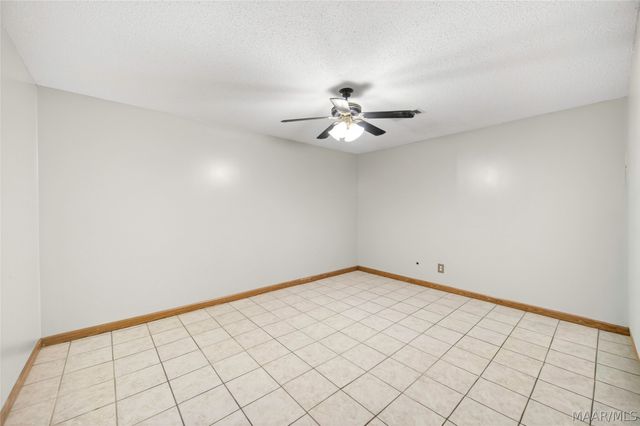 6735 Pineleaf Drive, Elmore, AL 36025