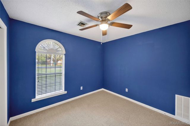 6735 Pineleaf Drive, Elmore, AL 36025