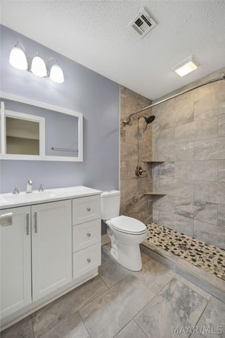 6735 Pineleaf Drive, Elmore, AL 36025