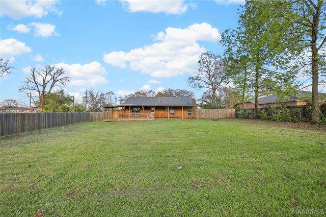 6735 Pineleaf Drive, Elmore, AL 36025