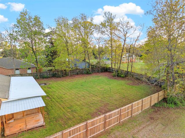 6735 Pineleaf Drive, Elmore, AL 36025