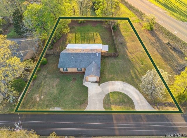 6735 Pineleaf Drive, Elmore, AL 36025