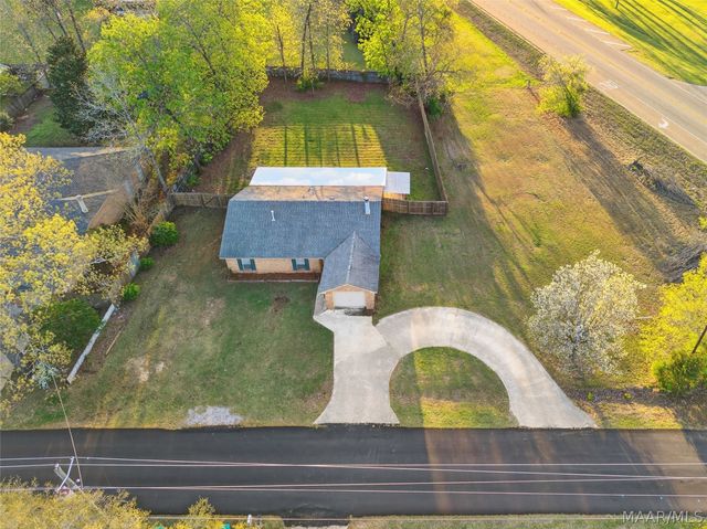 6735 Pineleaf Drive, Elmore, AL 36025