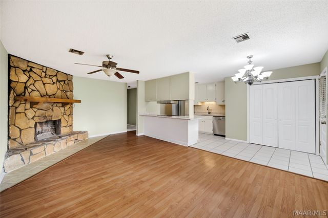 6735 Pineleaf Drive, Elmore, AL 36025