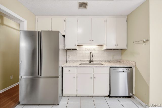 6735 Pineleaf Drive, Elmore, AL 36025