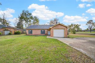 6735 Pineleaf Drive, Elmore, AL 36025
