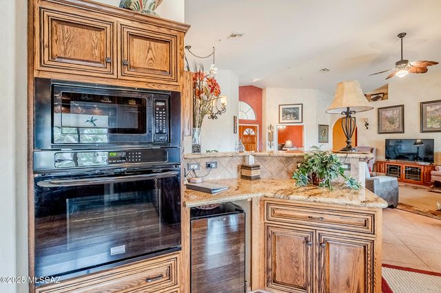 2723 S Chipshot Drive, Green Valley, AZ 85614