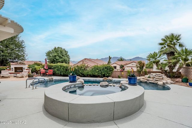 2723 S Chipshot Drive, Green Valley, AZ 85614