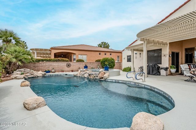 2723 S Chipshot Drive, Green Valley, AZ 85614