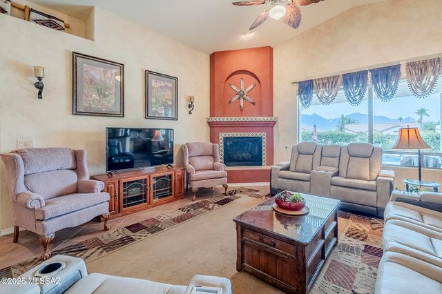 2723 S Chipshot Drive, Green Valley, AZ 85614