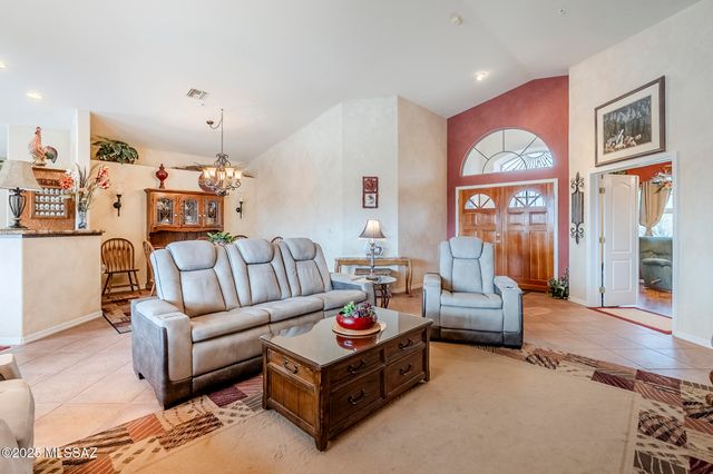 2723 S Chipshot Drive, Green Valley, AZ 85614