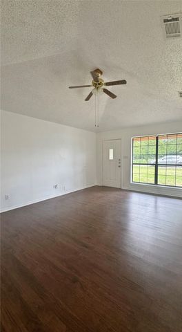 211 Anchor Lane, Gun Barrel City, TX 75156