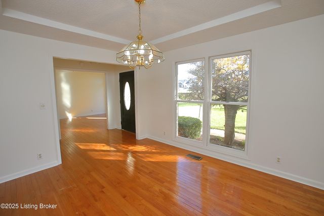 2628 Cedar Point Rd, La Grange, KY 40031