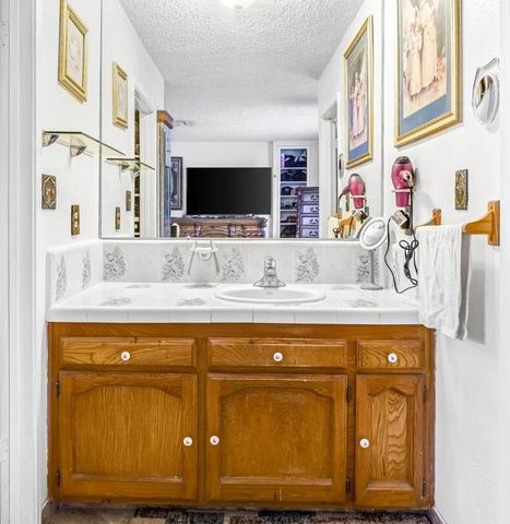 907 S Rogers Lane, Fresno, CA 93727